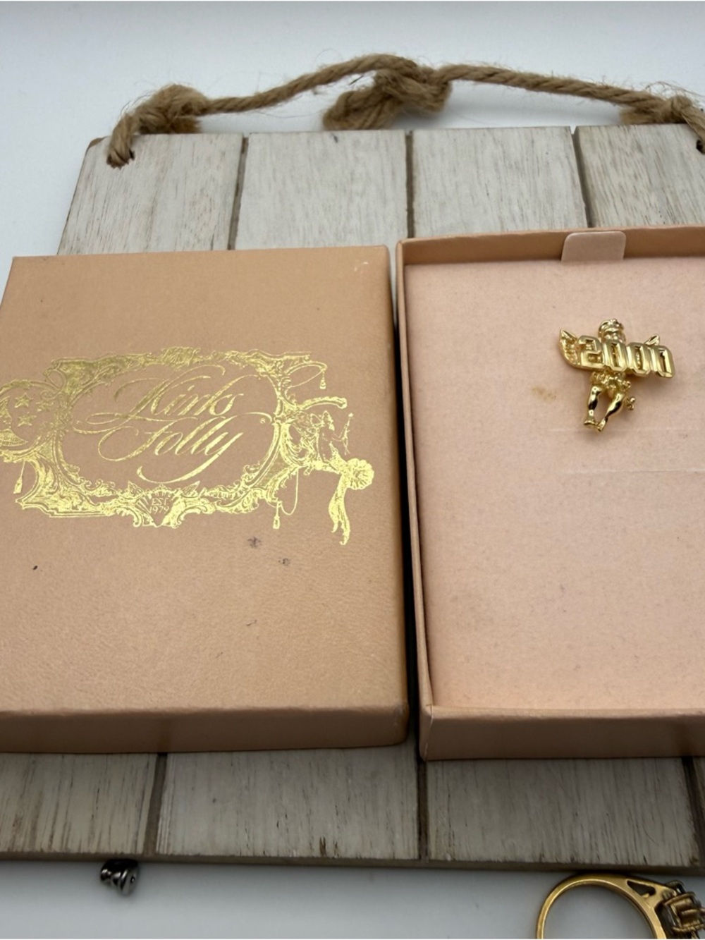 Gold-tone kirks folly 2000 angel pin with box